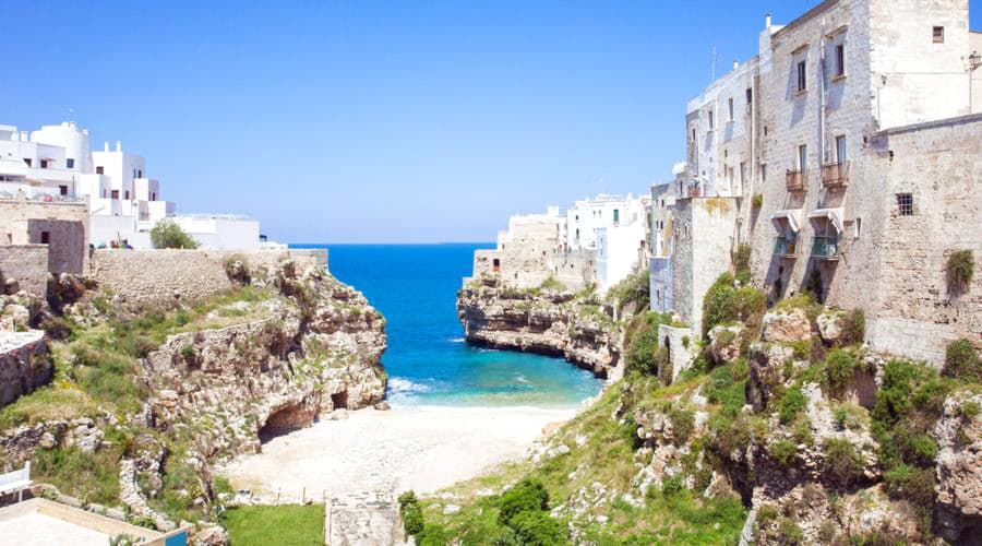 Nuestros servicios de alquiler de coches ofrecen una diversa selección de vehículos en Polignano A Mare.